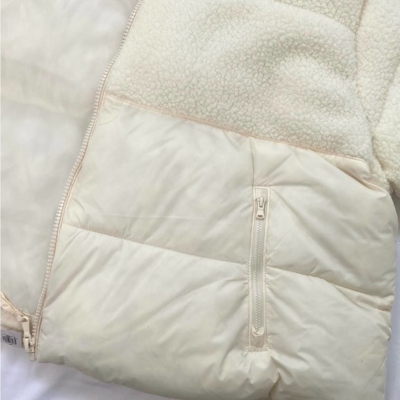 Women’s Puffer Jacket - Picture 2 of 5